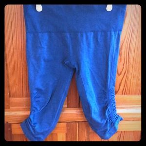 Lululemon Cropped Bottoms in Blue, Size 10